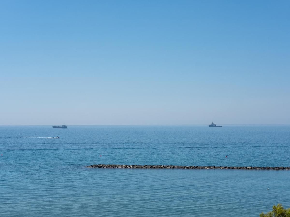 Sanders Kanika Sea Forum - Adorable 2-Bedroom Apartment With Sea View ليماسول المظهر الخارجي الصورة